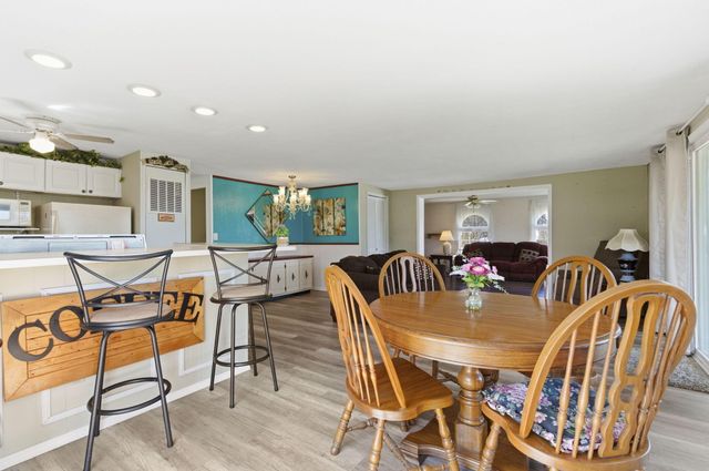 209 Lake Circle Drive, Galena, MO 65656