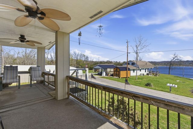 209 Lake Circle Drive, Galena, MO 65656