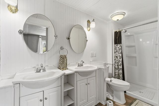 209 Lake Circle Drive, Galena, MO 65656