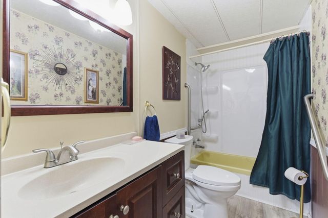 209 Lake Circle Drive, Galena, MO 65656