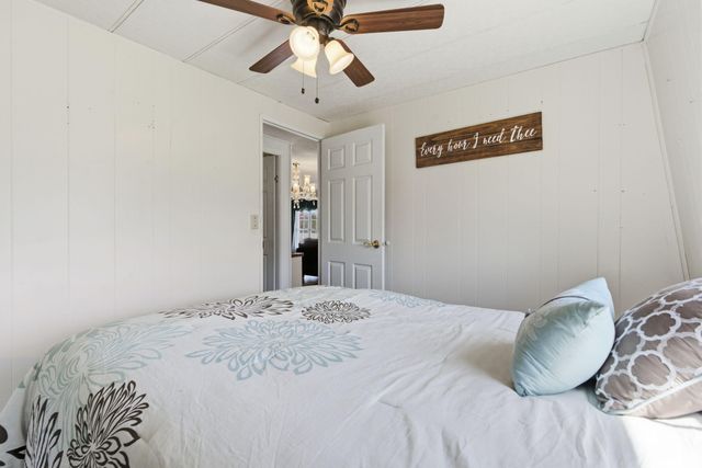 209 Lake Circle Drive, Galena, MO 65656