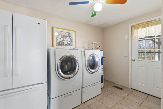 209 Lake Circle Drive, Galena, MO 65656