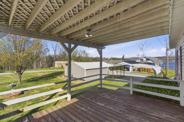 209 Lake Circle Drive, Galena, MO 65656