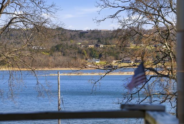 209 Lake Circle Drive, Galena, MO 65656