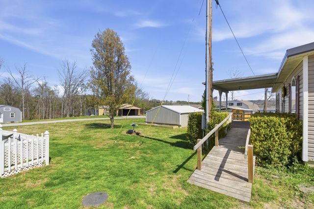 209 Lake Circle Drive, Galena, MO 65656