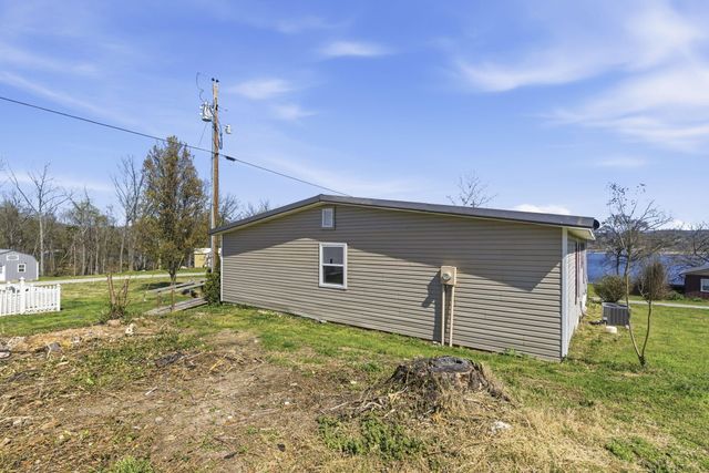 209 Lake Circle Drive, Galena, MO 65656