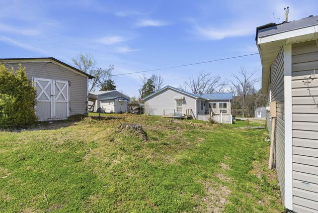 209 Lake Circle Drive, Galena, MO 65656