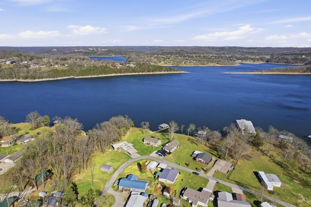 209 Lake Circle Drive, Galena, MO 65656