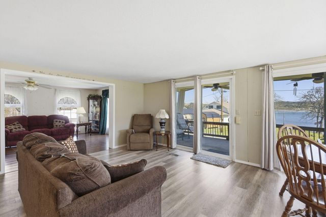 209 Lake Circle Drive, Galena, MO 65656