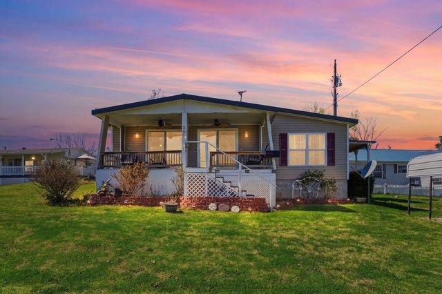 209 Lake Circle Drive, Galena, MO 65656