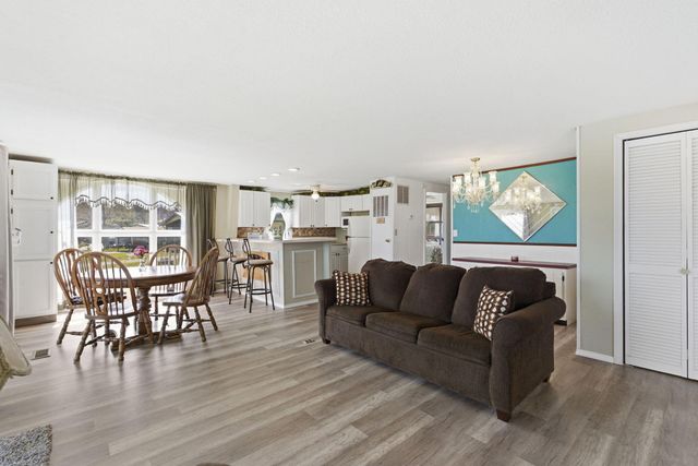 209 Lake Circle Drive, Galena, MO 65656