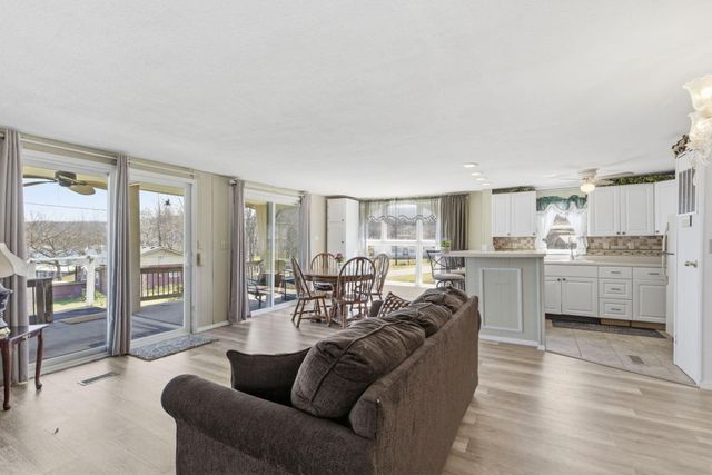 209 Lake Circle Drive, Galena, MO 65656