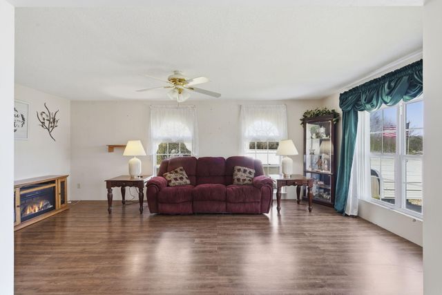 209 Lake Circle Drive, Galena, MO 65656