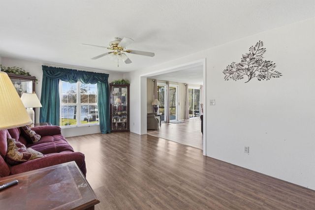 209 Lake Circle Drive, Galena, MO 65656