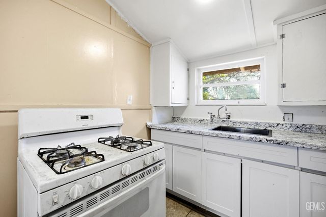 2418 N Inyo Street, Bakersfield, CA 93305