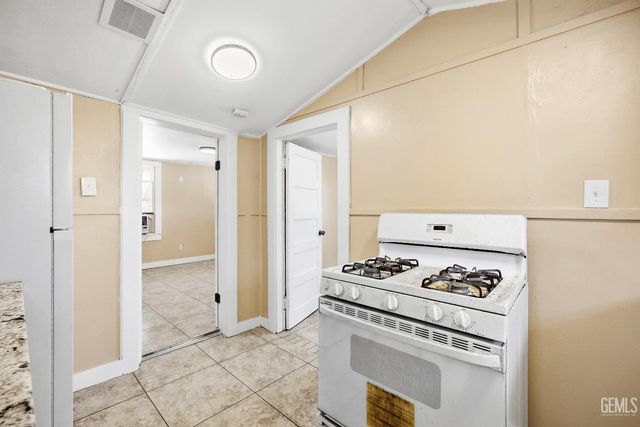 2418 N Inyo Street, Bakersfield, CA 93305