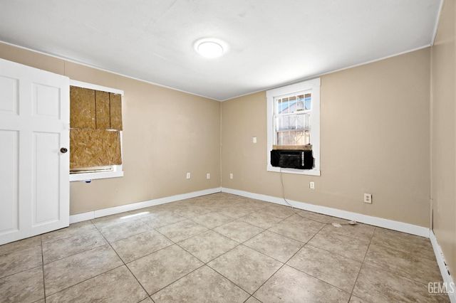 2418 N Inyo Street, Bakersfield, CA 93305