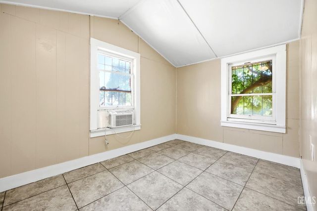 2418 N Inyo Street, Bakersfield, CA 93305