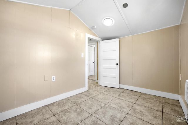 2418 N Inyo Street, Bakersfield, CA 93305