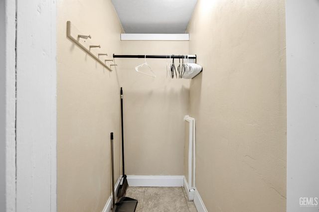 2418 N Inyo Street, Bakersfield, CA 93305