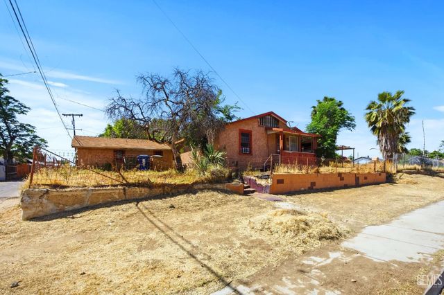 2418 N Inyo Street, Bakersfield, CA 93305