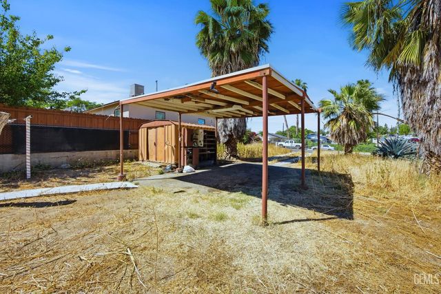 2418 N Inyo Street, Bakersfield, CA 93305