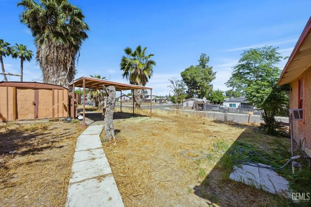 2418 N Inyo Street, Bakersfield, CA 93305