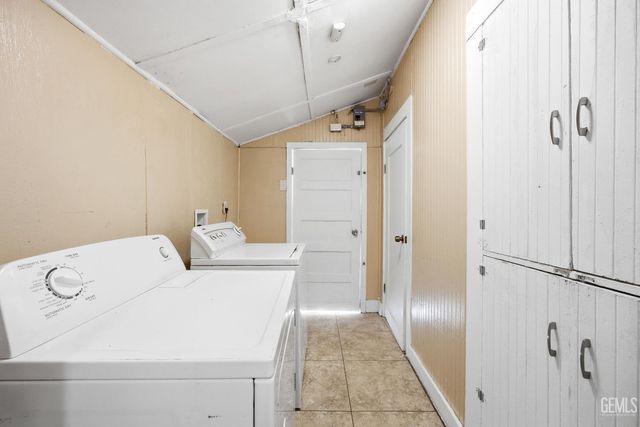 2418 N Inyo Street, Bakersfield, CA 93305