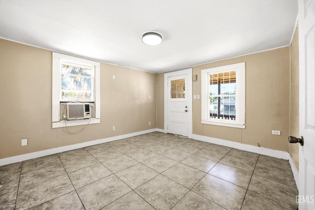 2418 N Inyo Street, Bakersfield, CA 93305