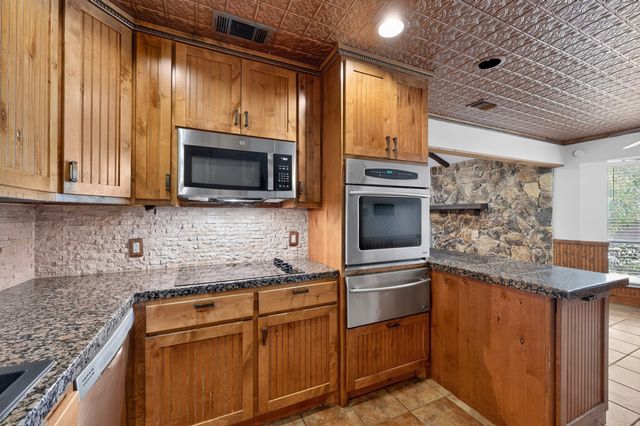 1090 Ashford Lane, Midlothian, TX 76065