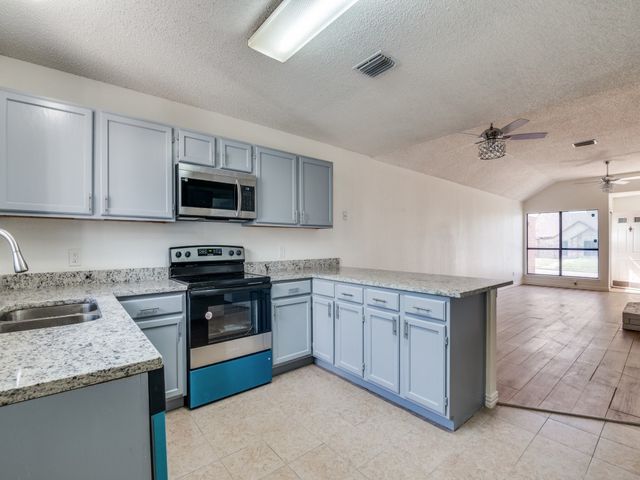 917 Westover Drive, Lancaster, TX 75134