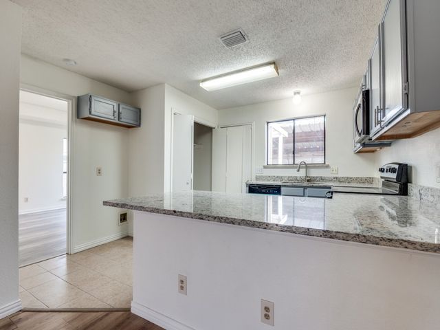 917 Westover Drive, Lancaster, TX 75134