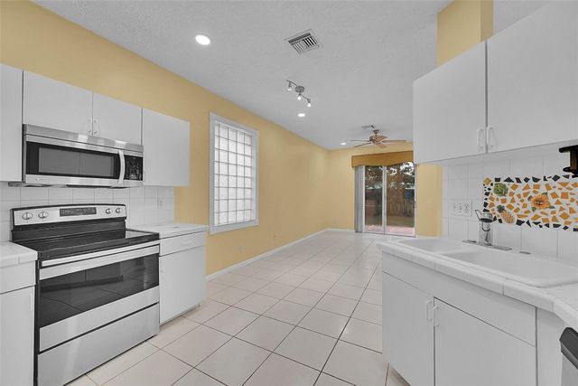 160 NW 97th Terrace, Coral Springs, FL 33071