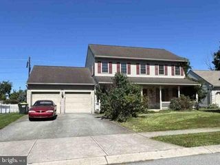 323 ENTERPRISE DR, Bird In Hand, PA 17505