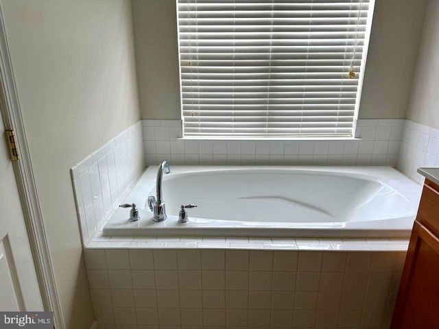 1310 SAUNDERS DR, Fredericksburg, VA 22401
