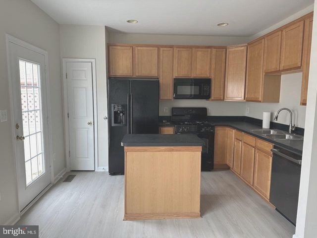 1310 SAUNDERS DR, Fredericksburg, VA 22401