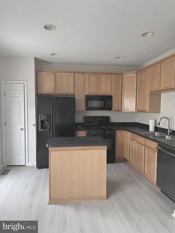1310 SAUNDERS DR, Fredericksburg, VA 22401