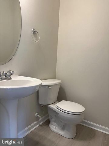 1310 SAUNDERS DR, Fredericksburg, VA 22401