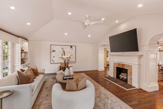 103 Toyon Court, Woodside, CA 94062