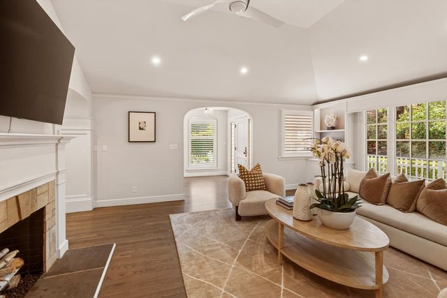 103 Toyon Court, Woodside, CA 94062