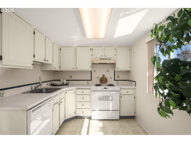 10820 Sw MEADOWBROOK Dr 62, Portland, OR 97224