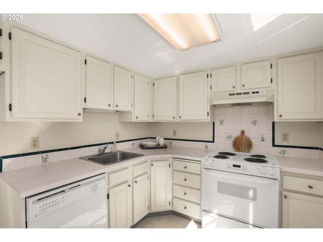 10820 Sw MEADOWBROOK Dr 62, Portland, OR 97224