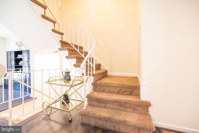 8009 BETHELEN WOODS LN, Springfield, VA 22153