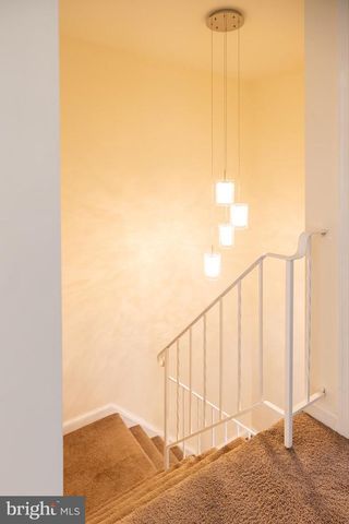 8009 BETHELEN WOODS LN, Springfield, VA 22153