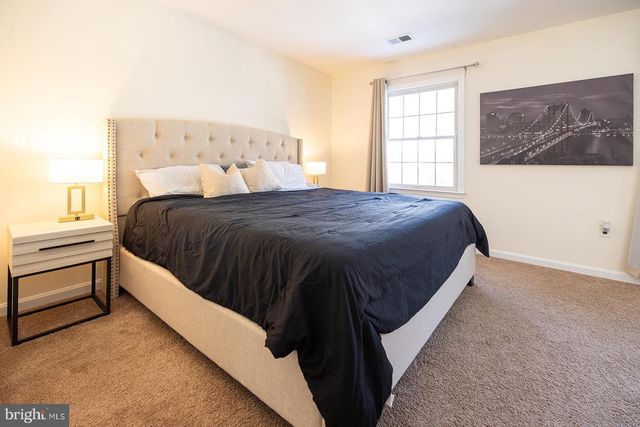 8009 BETHELEN WOODS LN, Springfield, VA 22153