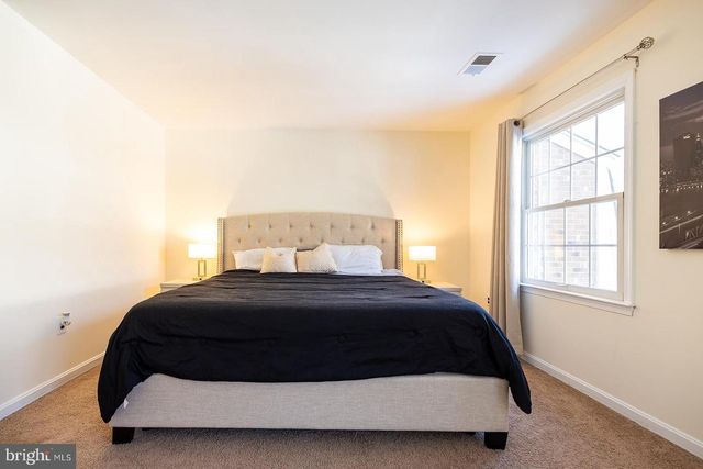 8009 BETHELEN WOODS LN, Springfield, VA 22153