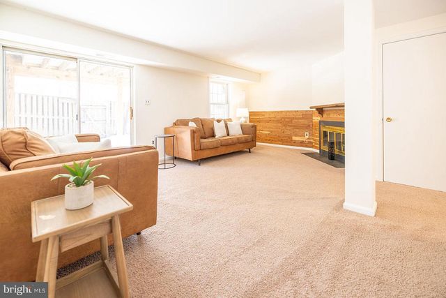 8009 BETHELEN WOODS LN, Springfield, VA 22153