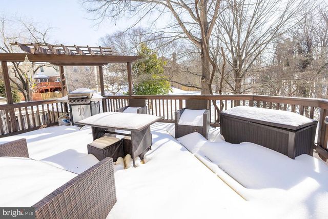 8009 BETHELEN WOODS LN, Springfield, VA 22153