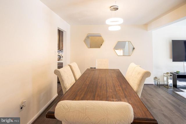 8009 BETHELEN WOODS LN, Springfield, VA 22153