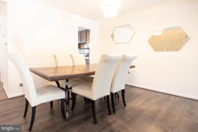 8009 BETHELEN WOODS LN, Springfield, VA 22153